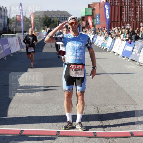 03.10.2025 - Köhlbrandbrückenlauf Jannik Wohlers http://msf.ph/oto/9098745 03.10.2025 12:56:23 Ziel 4028, 4050, 4078, 4123, 4166, 4231, 5957, 6206, 6266, 6495 meine-sportfotos.de