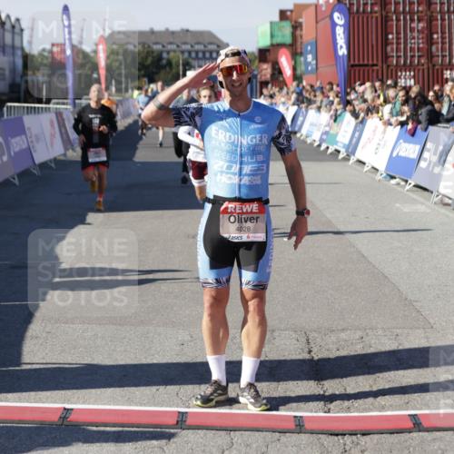 03.10.2025 - Köhlbrandbrückenlauf Jannik Wohlers http://msf.ph/oto/9098756 03.10.2025 12:56:23 Ziel 4028, 4050, 4078, 4123, 4166, 4231, 5957, 6206, 6266, 6495 meine-sportfotos.de