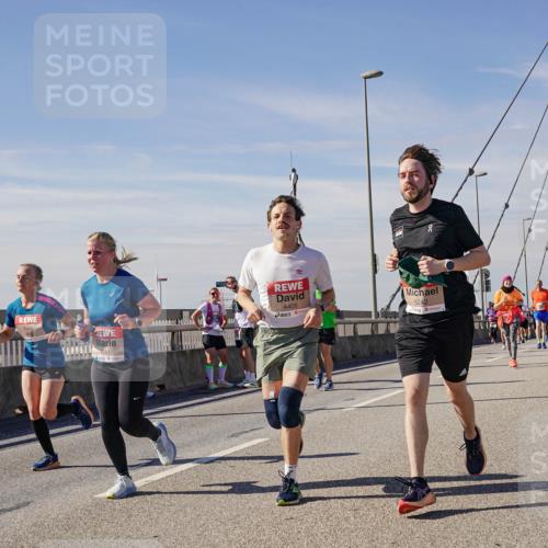 03.10.2025 - Köhlbrandbrückenlauf Michael Burmester http://msf.ph/oto/9098764 03.10.2025 12:45:08 Position 2 4405, 5242 meine-sportfotos.de