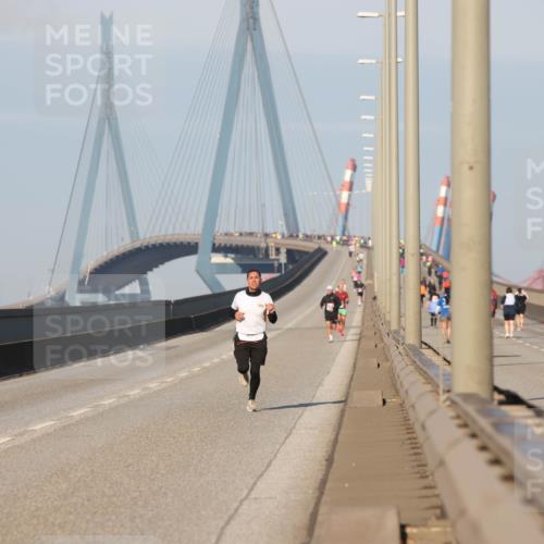 03.10.2025 - Köhlbrandbrückenlauf Lena Gebhardt http://msf.ph/oto/9098769 03.10.2025 09:35:00 Position 2  meine-sportfotos.de