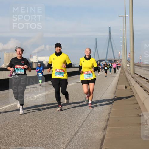 03.10.2025 - Köhlbrandbrückenlauf Lena Gebhardt http://msf.ph/oto/9098774 03.10.2025 10:10:35 Position 2 1749, 2875, 2041 meine-sportfotos.de
