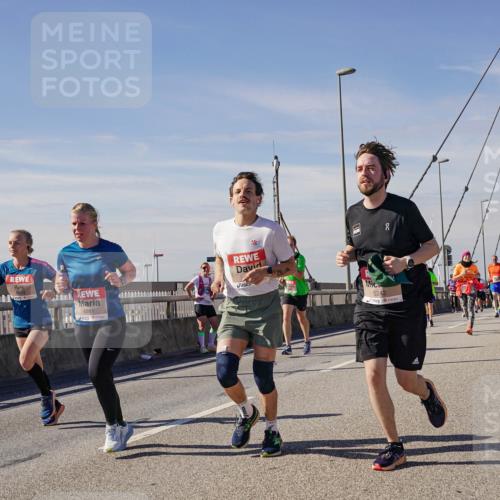 03.10.2025 - Köhlbrandbrückenlauf Michael Burmester http://msf.ph/oto/9098776 03.10.2025 12:45:08 Position 2 4381, 5242 meine-sportfotos.de