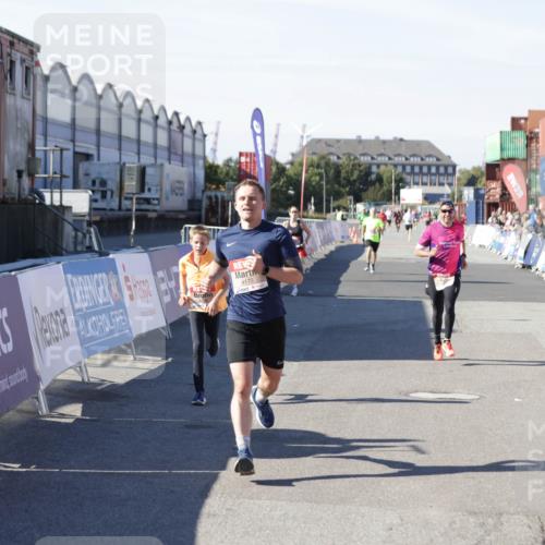 03.10.2025 - Köhlbrandbrückenlauf Jannik Wohlers http://msf.ph/oto/9098784 03.10.2025 12:56:29 Ziel 4028, 4054, 4166, 4170, 4231, 4478, 6266, 6408, 6769 meine-sportfotos.de