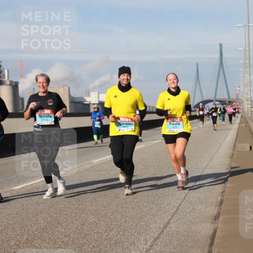 03.10.2025 - Köhlbrandbrückenlauf Lena Gebhardt http://msf.ph/oto/9098794 03.10.2025 10:10:35 Position 2 2041, 1749, 2872, 2875 meine-sportfotos.de