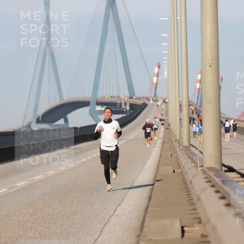 03.10.2025 - Köhlbrandbrückenlauf Lena Gebhardt http://msf.ph/oto/9098819 03.10.2025 09:35:03 Position 2  meine-sportfotos.de