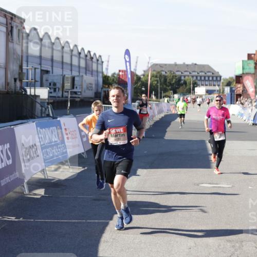 03.10.2025 - Köhlbrandbrückenlauf Jannik Wohlers http://msf.ph/oto/9098821 03.10.2025 12:56:30 Ziel 4028, 4054, 4166, 4170, 4231, 4478, 6266, 6408, 6769 meine-sportfotos.de