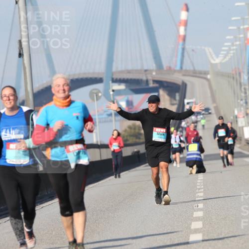 03.10.2025 - Köhlbrandbrückenlauf Jannik Wohlers http://msf.ph/oto/9098841 03.10.2025 10:24:06 Position 3  meine-sportfotos.de