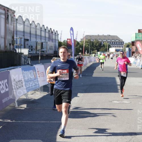 03.10.2025 - Köhlbrandbrückenlauf Jannik Wohlers http://msf.ph/oto/9098844 03.10.2025 12:56:30 Ziel 4028, 4054, 4166, 4170, 4231, 4478, 6266, 6408, 6769 meine-sportfotos.de