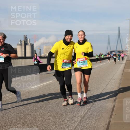 03.10.2025 - Köhlbrandbrückenlauf Lena Gebhardt http://msf.ph/oto/9098845 03.10.2025 10:10:36 Position 2 2041, 1749, 2872, 2875 meine-sportfotos.de