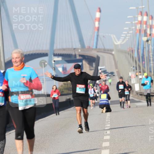 03.10.2025 - Köhlbrandbrückenlauf Jannik Wohlers http://msf.ph/oto/9098866 03.10.2025 10:24:06 Position 3 31 meine-sportfotos.de