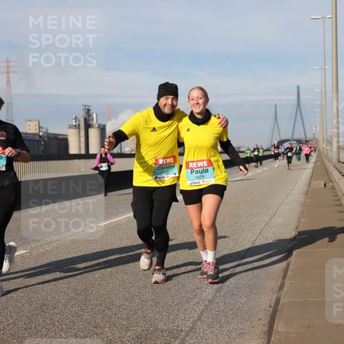 03.10.2025 - Köhlbrandbrückenlauf Lena Gebhardt http://msf.ph/oto/9098879 03.10.2025 10:10:37 Position 2 1749, 2872, 2875 meine-sportfotos.de