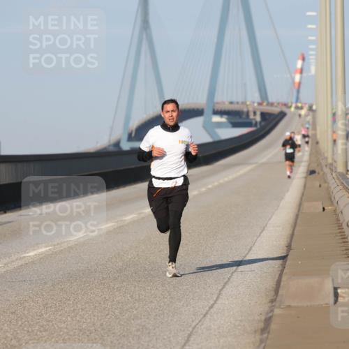 03.10.2025 - Köhlbrandbrückenlauf Lena Gebhardt http://msf.ph/oto/9098899 03.10.2025 09:35:06 Position 2  meine-sportfotos.de
