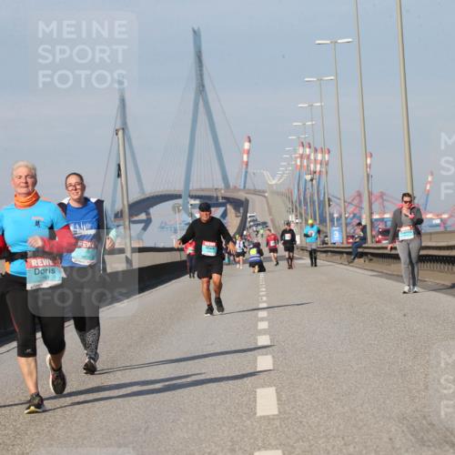 03.10.2025 - Köhlbrandbrückenlauf Jannik Wohlers http://msf.ph/oto/9098921 03.10.2025 10:24:11 Position 3 3092, 3093 meine-sportfotos.de