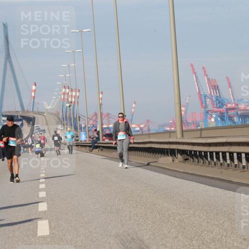 03.10.2025 - Köhlbrandbrückenlauf Jannik Wohlers http://msf.ph/oto/9098940 03.10.2025 10:24:12 Position 3  meine-sportfotos.de