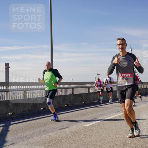 03.10.2025 - Köhlbrandbrückenlauf Michael Burmester http://msf.ph/oto/9098949 03.10.2025 12:45:15 Position 2 6369 meine-sportfotos.de
