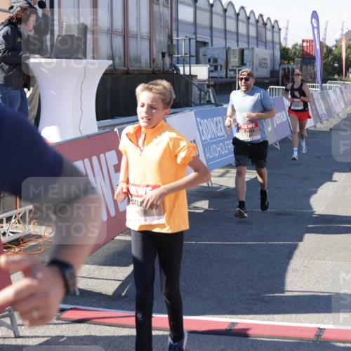 03.10.2025 - Köhlbrandbrückenlauf Jannik Wohlers http://msf.ph/oto/9098961 03.10.2025 12:56:32 Ziel 4054, 4096, 4166, 4170, 4231, 4478, 6266, 6408, 6769 meine-sportfotos.de