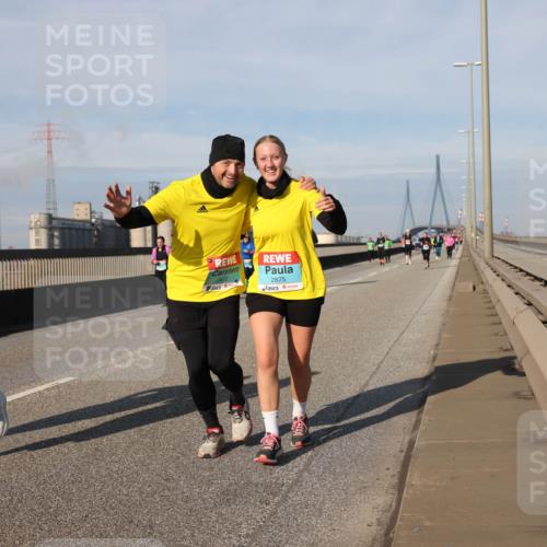 03.10.2025 - Köhlbrandbrückenlauf Lena Gebhardt http://msf.ph/oto/9098988 03.10.2025 10:10:37 Position 2 2875, 1749, 2872 meine-sportfotos.de