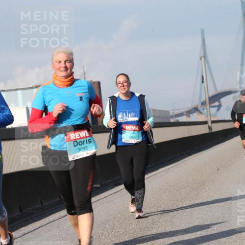 03.10.2025 - Köhlbrandbrückenlauf Jannik Wohlers http://msf.ph/oto/9098990 03.10.2025 10:24:14 Position 3 3092, 3093, 3805 meine-sportfotos.de