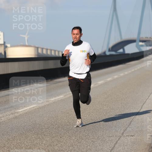 03.10.2025 - Köhlbrandbrückenlauf Lena Gebhardt http://msf.ph/oto/9098994 03.10.2025 09:35:08 Position 2  meine-sportfotos.de