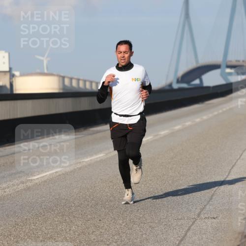 03.10.2025 - Köhlbrandbrückenlauf Lena Gebhardt http://msf.ph/oto/9099007 03.10.2025 09:35:08 Position 2  meine-sportfotos.de