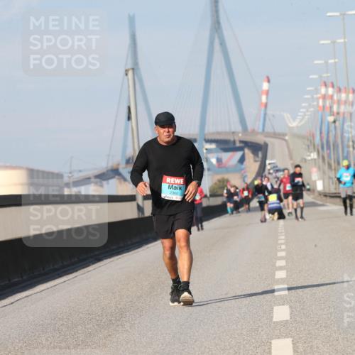 03.10.2025 - Köhlbrandbrückenlauf Jannik Wohlers http://msf.ph/oto/9099025 03.10.2025 10:24:18 Position 3 2360 meine-sportfotos.de