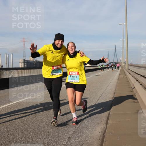 03.10.2025 - Köhlbrandbrückenlauf Lena Gebhardt http://msf.ph/oto/9099031 03.10.2025 10:10:37 Position 2 1749, 2872, 2875 meine-sportfotos.de