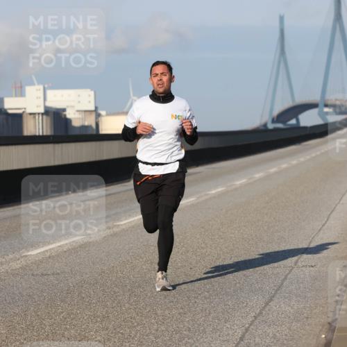 03.10.2025 - Köhlbrandbrückenlauf Lena Gebhardt http://msf.ph/oto/9099053 03.10.2025 09:35:09 Position 2  meine-sportfotos.de