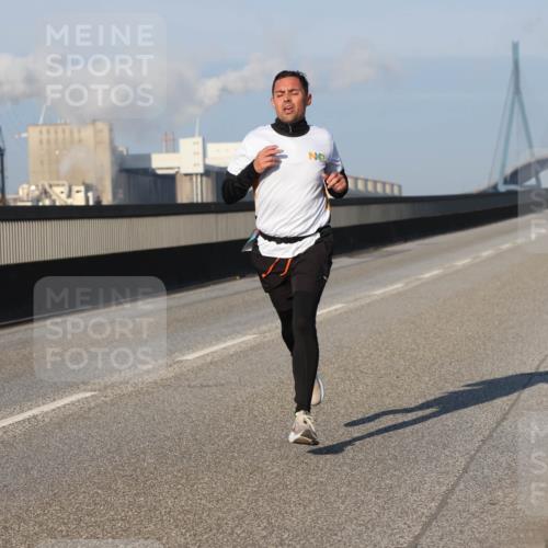 03.10.2025 - Köhlbrandbrückenlauf Lena Gebhardt http://msf.ph/oto/9099090 03.10.2025 09:35:10 Position 2  meine-sportfotos.de