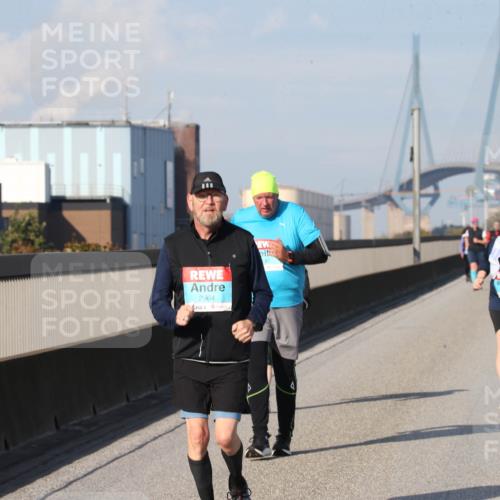 03.10.2025 - Köhlbrandbrückenlauf Jannik Wohlers http://msf.ph/oto/9099124 03.10.2025 10:25:02 Position 3 2664, 47 meine-sportfotos.de
