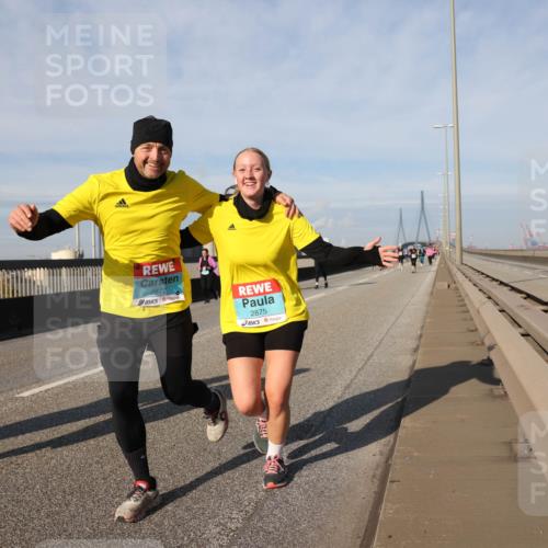 03.10.2025 - Köhlbrandbrückenlauf Lena Gebhardt http://msf.ph/oto/9099138 03.10.2025 10:10:38 Position 2 2872, 2875 meine-sportfotos.de