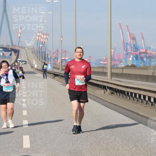 03.10.2025 - Köhlbrandbrückenlauf Jannik Wohlers http://msf.ph/oto/9099150 03.10.2025 10:25:03 Position 3 2650, 26 meine-sportfotos.de