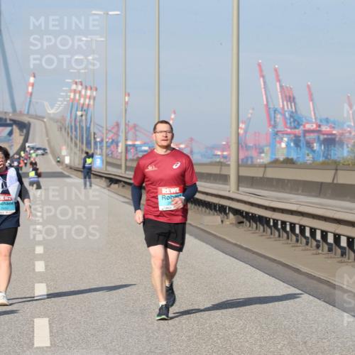 03.10.2025 - Köhlbrandbrückenlauf Jannik Wohlers http://msf.ph/oto/9099160 03.10.2025 10:25:03 Position 3  meine-sportfotos.de