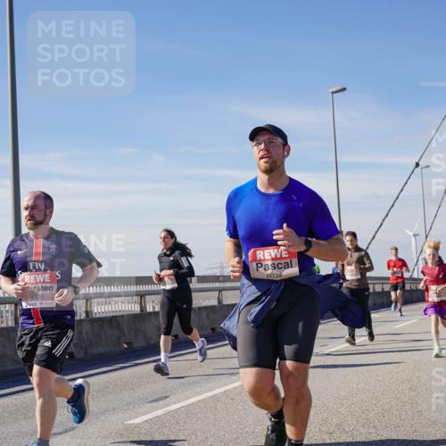 03.10.2025 - Köhlbrandbrückenlauf Michael Burmester http://msf.ph/oto/9099164 03.10.2025 12:45:23 Position 2 4320, 6034 meine-sportfotos.de