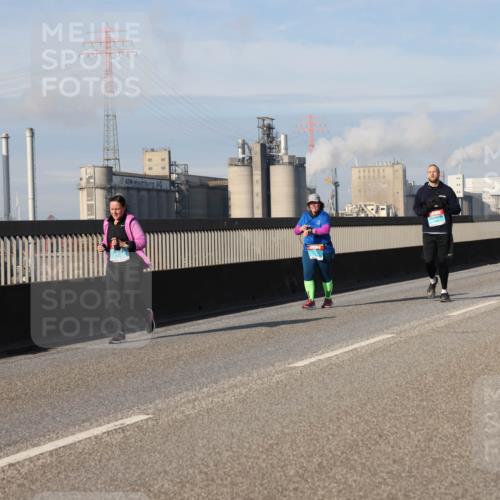 03.10.2025 - Köhlbrandbrückenlauf Lena Gebhardt http://msf.ph/oto/9099206 03.10.2025 10:10:39 Position 2  meine-sportfotos.de