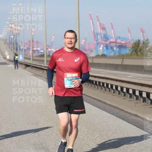 03.10.2025 - Köhlbrandbrückenlauf Jannik Wohlers http://msf.ph/oto/9099222 03.10.2025 10:25:05 Position 3 2650, 26 meine-sportfotos.de