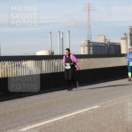 03.10.2025 - Köhlbrandbrückenlauf Lena Gebhardt http://msf.ph/oto/9099242 03.10.2025 10:10:40 Position 2  meine-sportfotos.de