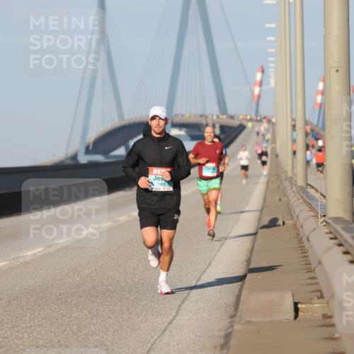 03.10.2025 - Köhlbrandbrückenlauf Lena Gebhardt http://msf.ph/oto/9099248 03.10.2025 09:35:24 Position 2  meine-sportfotos.de