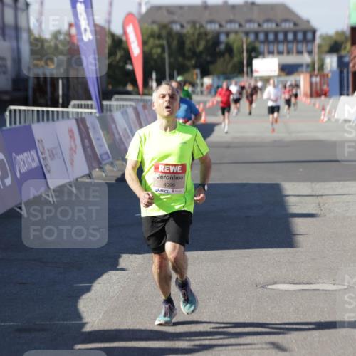 03.10.2025 - Köhlbrandbrückenlauf Jannik Wohlers http://msf.ph/oto/9099265 03.10.2025 12:56:37 Ziel 4054, 4096, 4170, 4478, 5091, 6408, 6769 meine-sportfotos.de