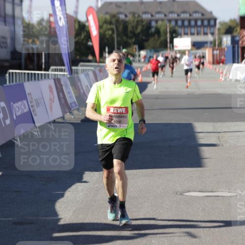 03.10.2025 - Köhlbrandbrückenlauf Jannik Wohlers http://msf.ph/oto/9099271 03.10.2025 12:56:37 Ziel 4054, 4096, 4170, 4478, 5091, 6408, 6769 meine-sportfotos.de