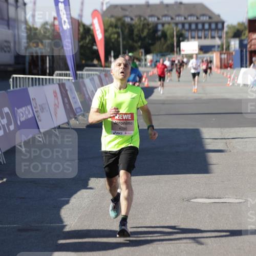 03.10.2025 - Köhlbrandbrückenlauf Jannik Wohlers http://msf.ph/oto/9099280 03.10.2025 12:56:37 Ziel 4054, 4096, 4170, 4478, 5091, 6408, 6769 meine-sportfotos.de