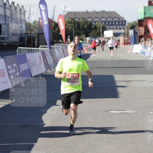 03.10.2025 - Köhlbrandbrückenlauf Jannik Wohlers http://msf.ph/oto/9099295 03.10.2025 12:56:37 Ziel 4054, 4096, 4170, 4478, 5091, 6408, 6769 meine-sportfotos.de