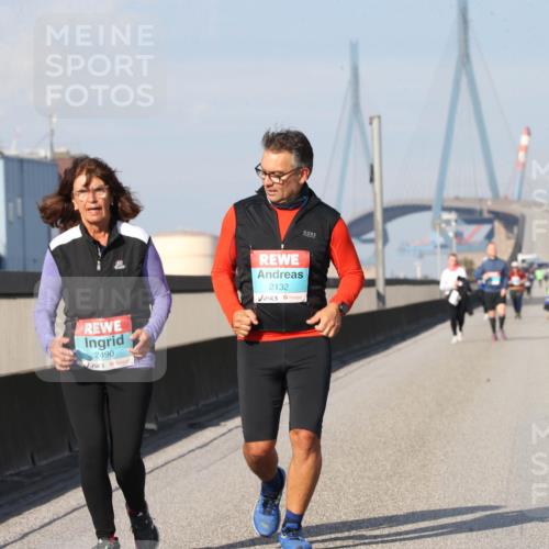 03.10.2025 - Köhlbrandbrückenlauf Jannik Wohlers http://msf.ph/oto/9099314 03.10.2025 10:25:43 Position 3 2490, 2132 meine-sportfotos.de