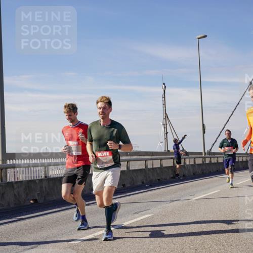 03.10.2025 - Köhlbrandbrückenlauf Michael Burmester http://msf.ph/oto/9099318 03.10.2025 12:45:28 Position 2 6799 meine-sportfotos.de