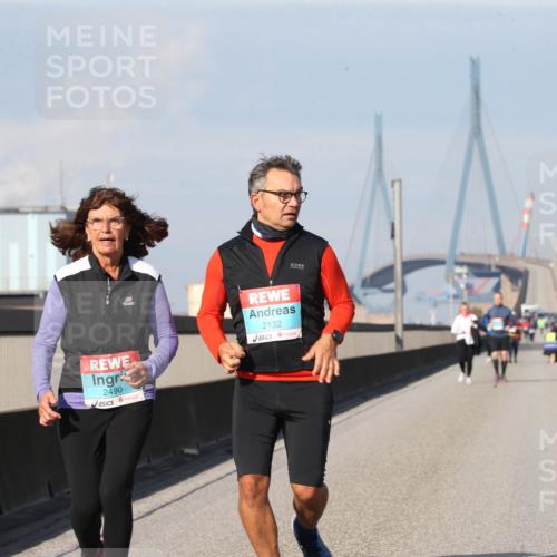 03.10.2025 - Köhlbrandbrückenlauf Jannik Wohlers http://msf.ph/oto/9099330 03.10.2025 10:25:44 Position 3 2490, 2132 meine-sportfotos.de