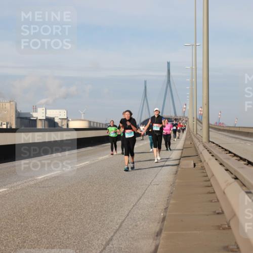 03.10.2025 - Köhlbrandbrückenlauf Lena Gebhardt http://msf.ph/oto/9099354 03.10.2025 10:10:46 Position 2  meine-sportfotos.de