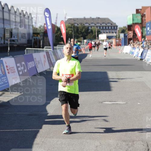 03.10.2025 - Köhlbrandbrückenlauf Jannik Wohlers http://msf.ph/oto/9099355 03.10.2025 12:56:37 Ziel 4054, 4096, 4170, 4478, 5091, 6408, 6769 meine-sportfotos.de