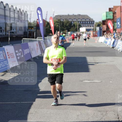 03.10.2025 - Köhlbrandbrückenlauf Jannik Wohlers http://msf.ph/oto/9099362 03.10.2025 12:56:37 Ziel 4054, 4096, 4170, 4478, 5091, 6408, 6769 meine-sportfotos.de