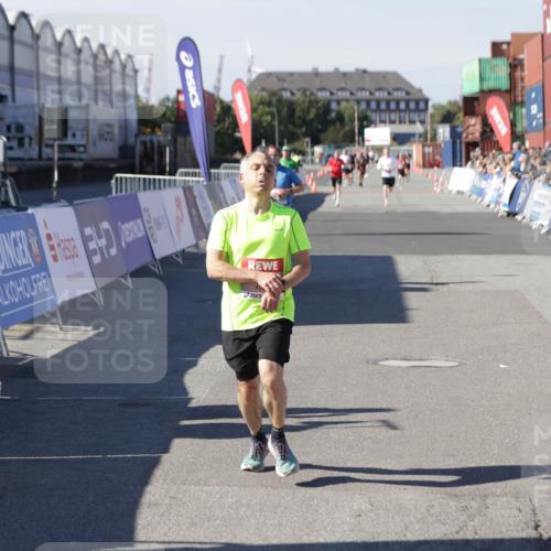 03.10.2025 - Köhlbrandbrückenlauf Jannik Wohlers http://msf.ph/oto/9099367 03.10.2025 12:56:37 Ziel 4054, 4096, 4170, 4478, 5091, 6408, 6769 meine-sportfotos.de