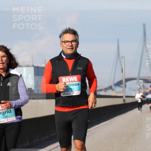 03.10.2025 - Köhlbrandbrückenlauf Jannik Wohlers http://msf.ph/oto/9099369 03.10.2025 10:25:46 Position 3 2490, 2132 meine-sportfotos.de