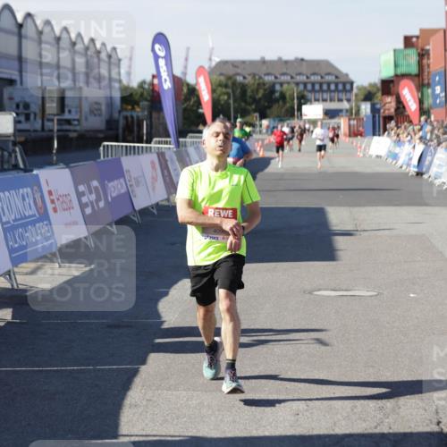 03.10.2025 - Köhlbrandbrückenlauf Jannik Wohlers http://msf.ph/oto/9099375 03.10.2025 12:56:37 Ziel 4054, 4096, 4170, 4478, 5091, 6408, 6769 meine-sportfotos.de